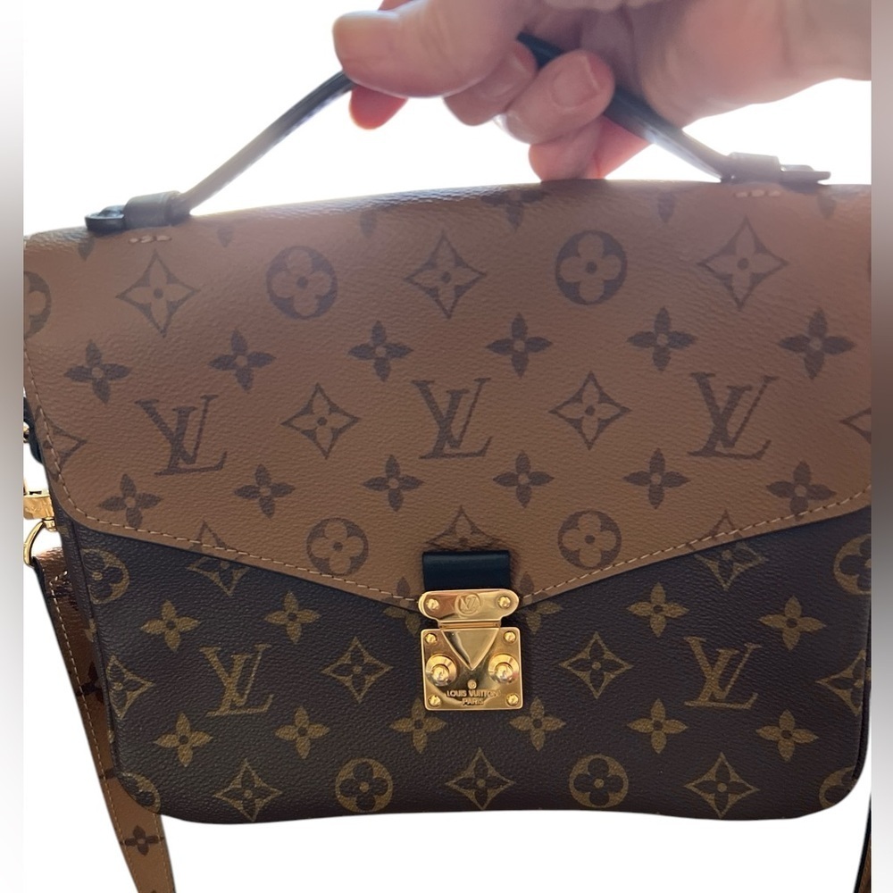 Louis Vuitton AUTHENTIC  Reversible Pochette Métis - Picture 2 of 9